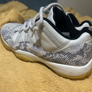 Air Jordan 11 Retro Low ‘Light Bone Snakeskin’